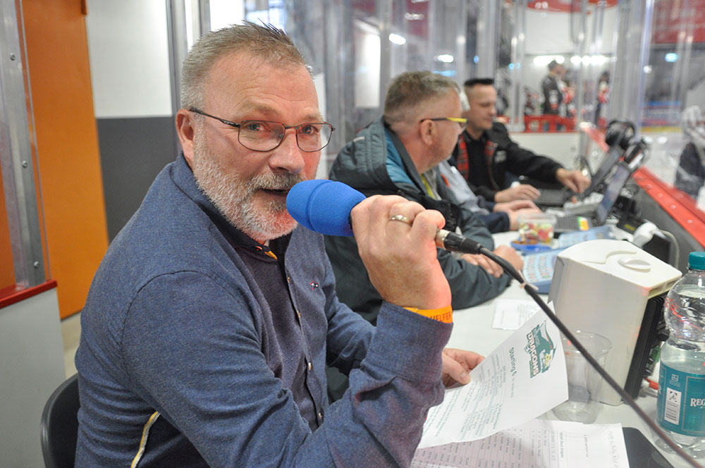 Andreas Scheffel - seit 14 Jahren Stadionsprecher beim EHC / Foto: Michael Keller