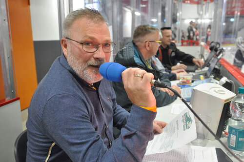Andreas Scheffel - seit 14 Jahren Stadionsprecher beim EHC / Foto: Michael Keller